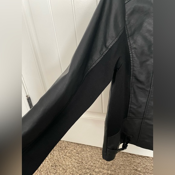 Sebby Women's Black Leather Jacket - Picture 3 of 4